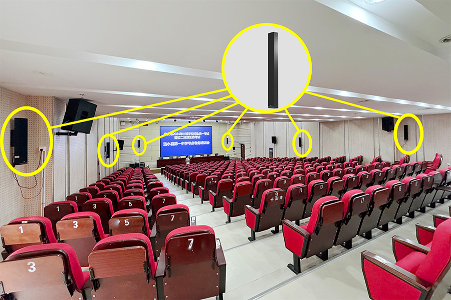 在報(bào)告廳講臺(tái)、中間、后排位置兩側(cè)各配置1臺(tái)清聽聲學(xué)教學(xué)擴(kuò)音器